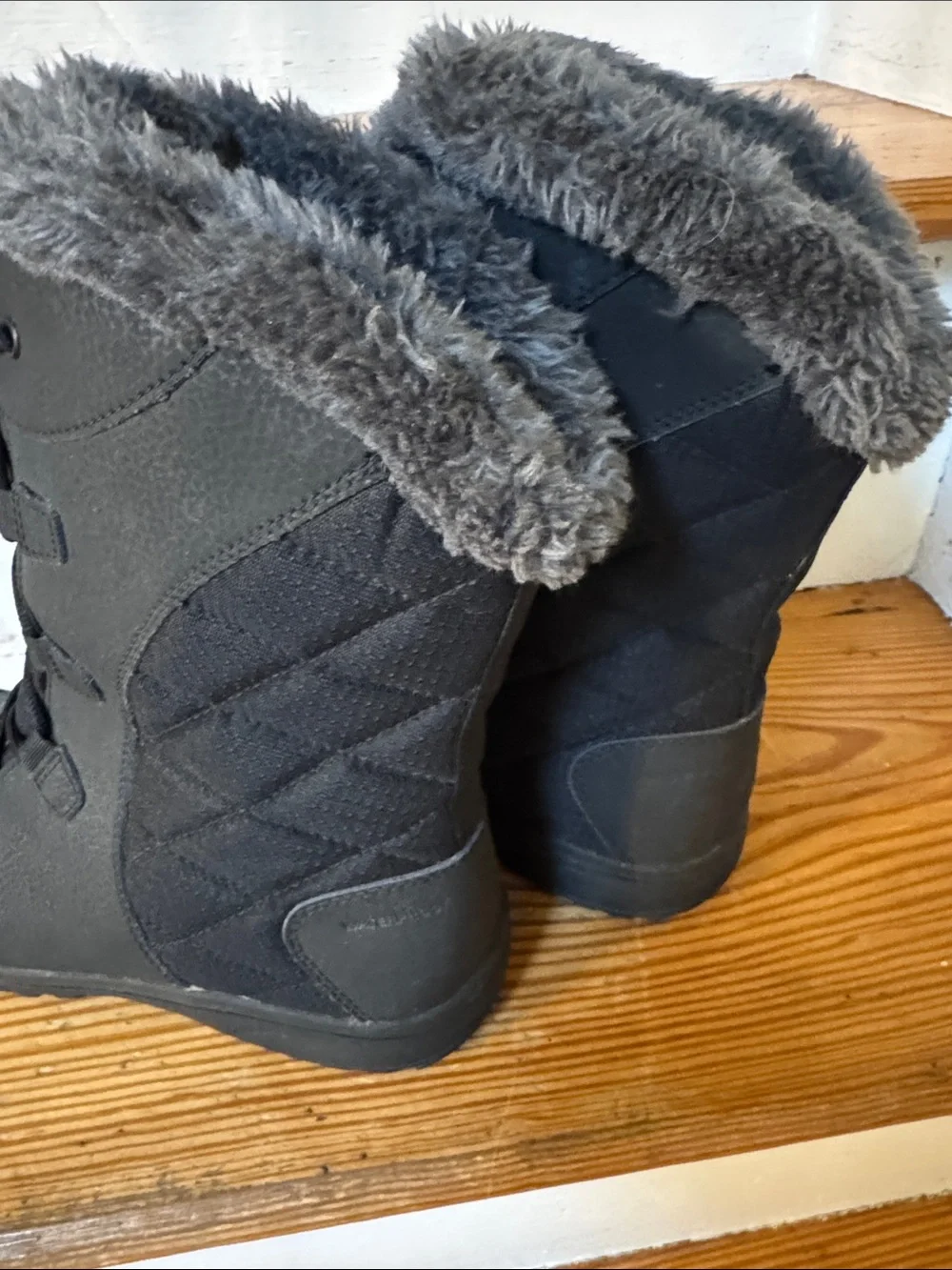 Columbia Women’s Black Faux-Fur Winter Lace-Up snow Boots size 8